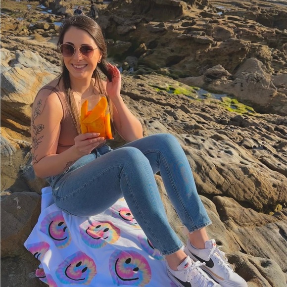 Meet your Posher, Faith - Picture 1 of 5